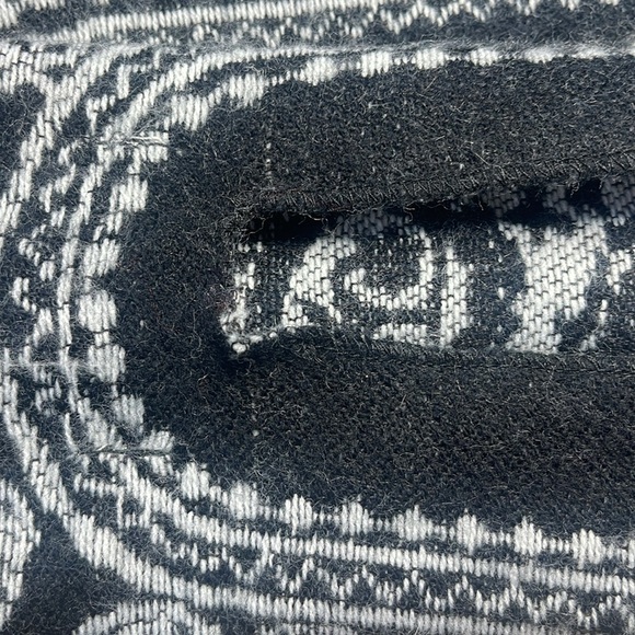 29 Palms Shawl Fringed Paisley Grey/Black One Size - Picture 5 of 7